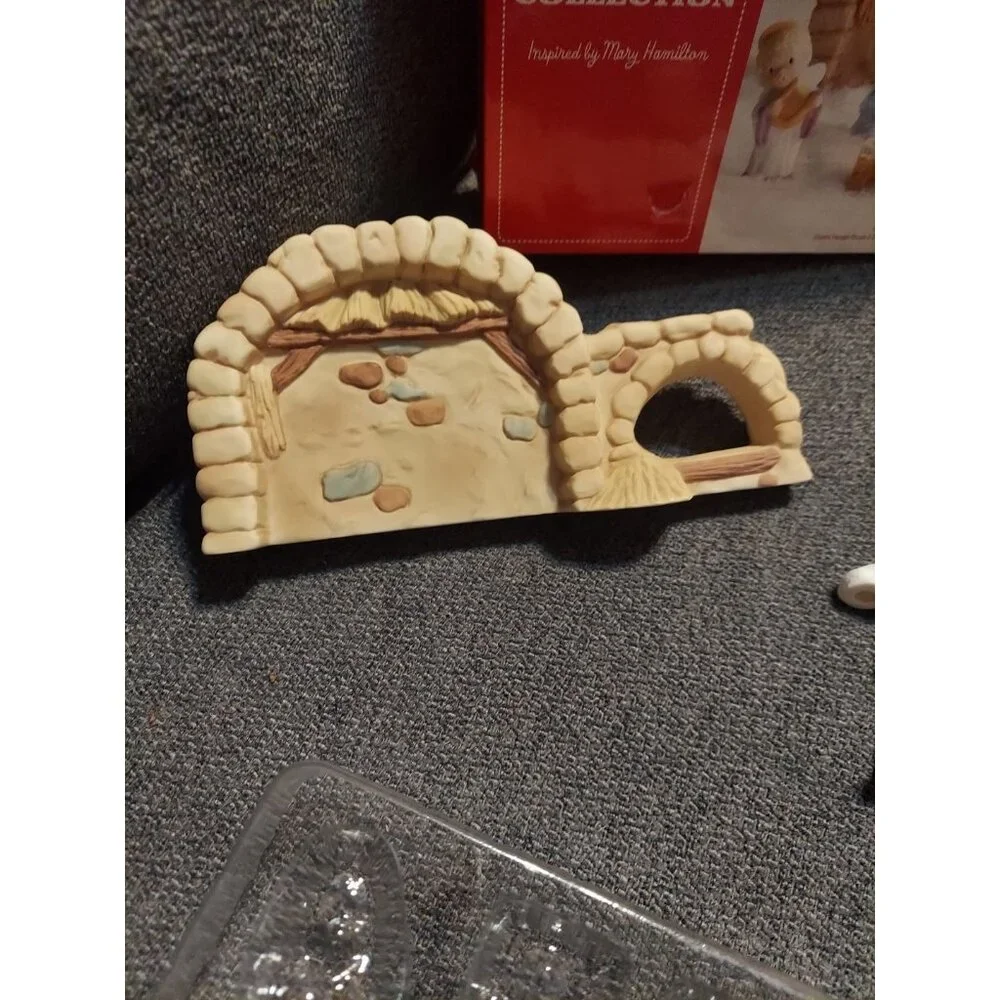 Hallmark the Nativity collection Jesus New‎ In Box Mary Hamilton 2012 NIB scene